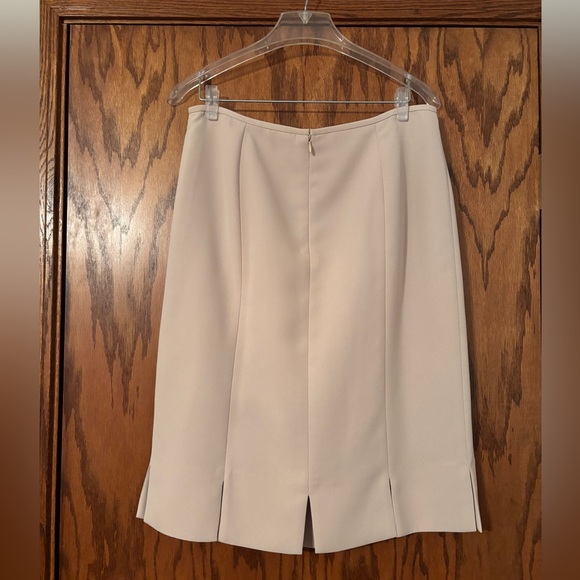 ON SALE!!! EUC Le Suit Size 12 Black Blazer with Beige Skirt Suit - Picture 10 of 14